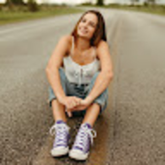 Meet your Posher, Katie - Picture 1 of 1